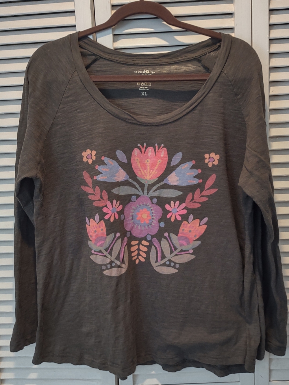 NATURAL LIFE Charcoal Gray Floral Graphic Long Sleeve Top